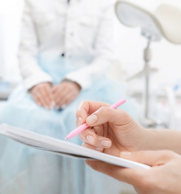 Operaciju odstranjivanja jajnika izvodi liječnik specijalizant ginekologije i opstetricije