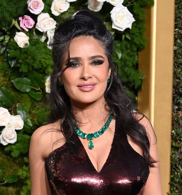 Salma Hayek sa sijedom kosom na 82. dodjeli nagrade Zlatni globus