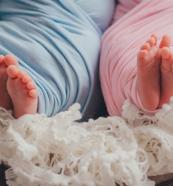 Odabir imena za bebu često uključuje pregledavanje raznih popisa