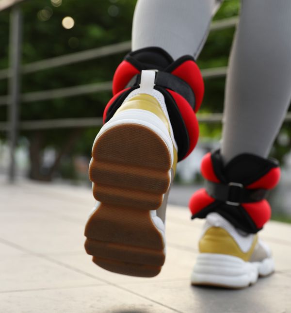 Kada koristite utege za gležnjeve dok hodate, vaši mišići rade više