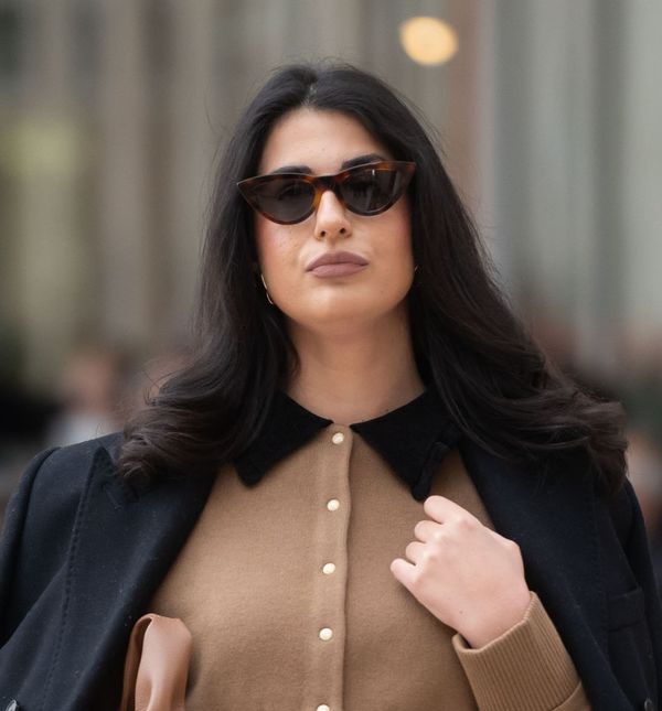 Šetnja Zadrom u mini suknji i visokim čizmama