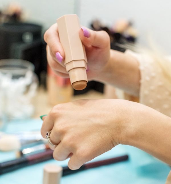 Konturiranje je tehnika šminkanja koju obožava velik broj žena