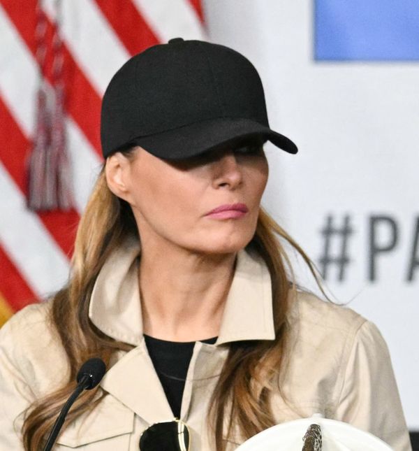 Melania Trump u Los Angelesu s kapom