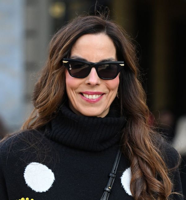 Olja Vori u puloveru s velikim točkama na zagrebačkoj špici