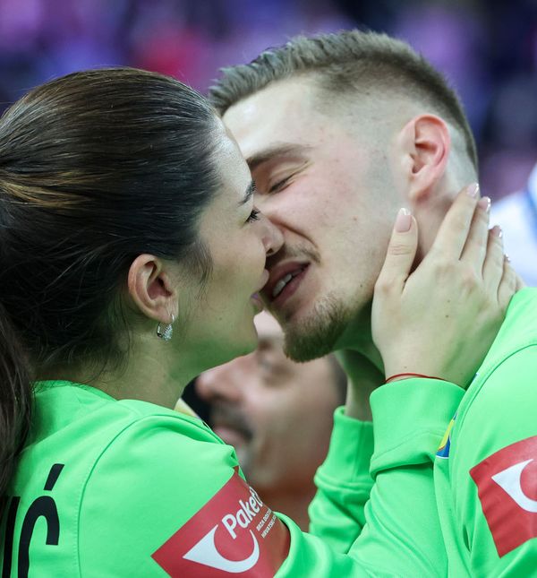 Vratar Dominik Kuzmanović s djevojkom Kim Normi Müller nakon utakmice s Francuskom
