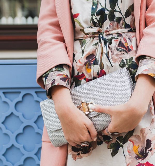 Cvjetne haljine hit su proljetnih street style kombinacija