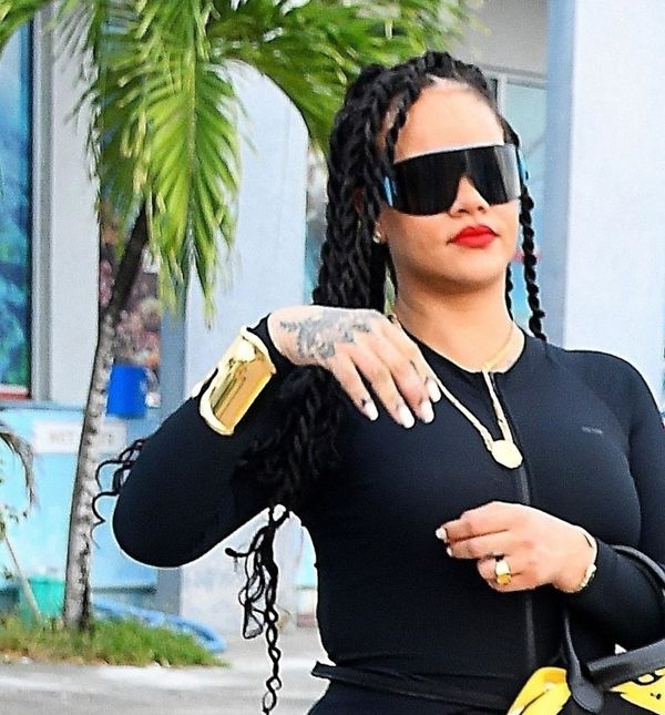 Rihanna u pripijenom crnom kompletu