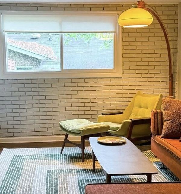 Dnevna soba s retro štihom