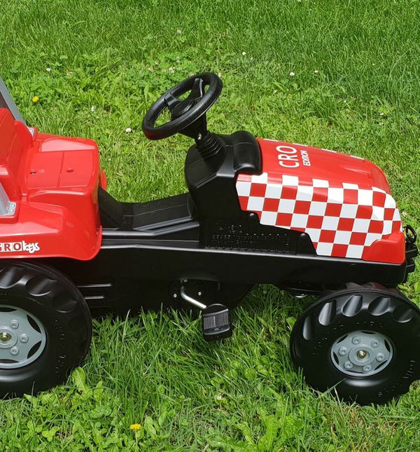 Dječji traktorčić s natpisom CRO EDITION