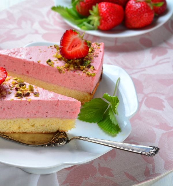 Kremasta torta s jagodama