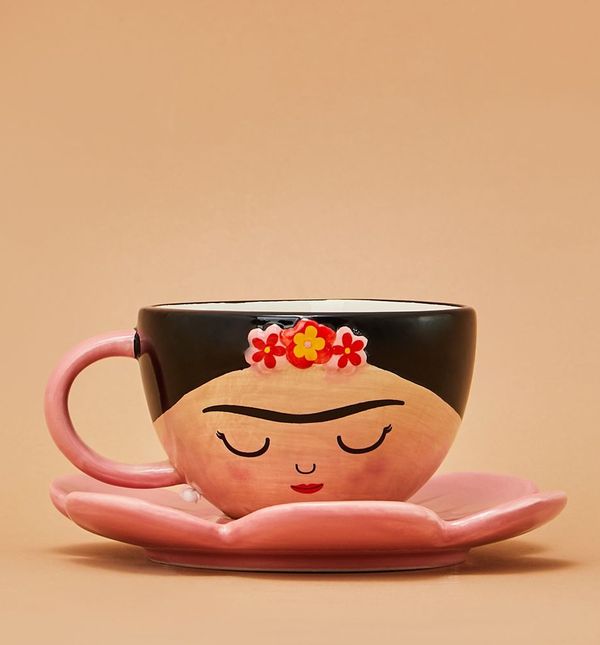 Šalica s likom umjetnice Fride Kahlo