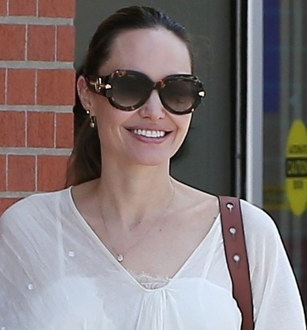 Angelina Jolie u haljini koja dodaje obline, savršenoj za ljeto