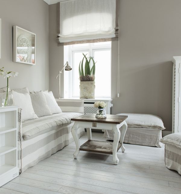 Inspirirajte se za uređenje elegantne dnevne sobe sa smirujućim morskim ugođajem