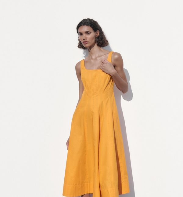 Haljina je na sniženju i košta 25,99 eura.