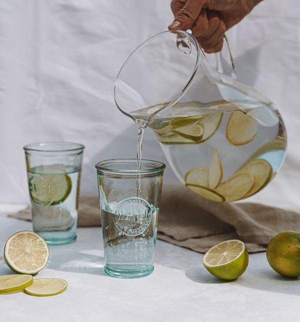 Voda s ledom i limetom