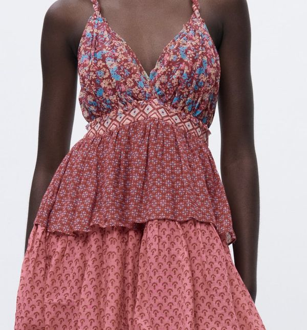 Haljina s volanima i uzorkom iz Zare