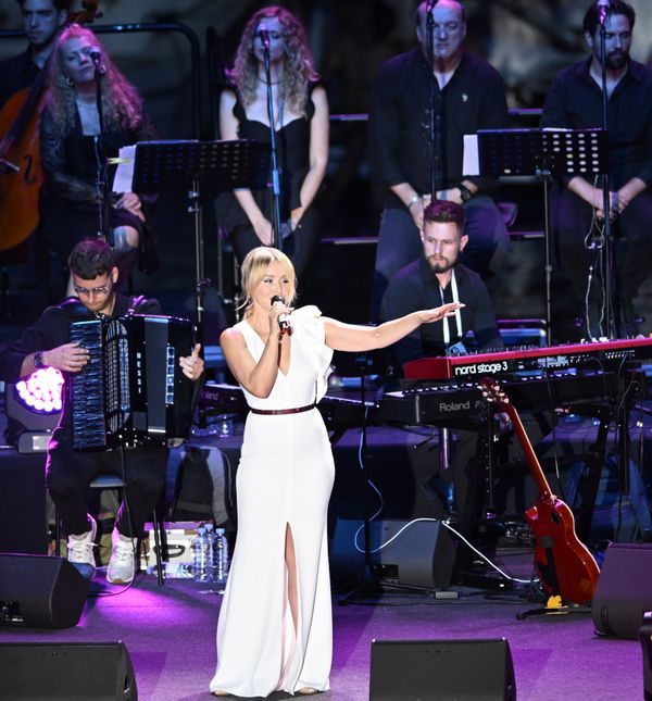 Danijela Martinović na koncertu Trag u beskraju u čast Oliveru Dragojeviću