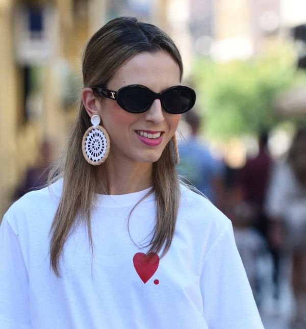 Street style izdanje u čipkastoj suknji