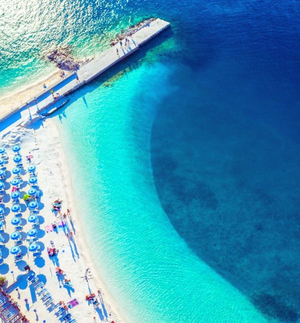 Plaža Rokan u Selcu poznata je po čistom moru