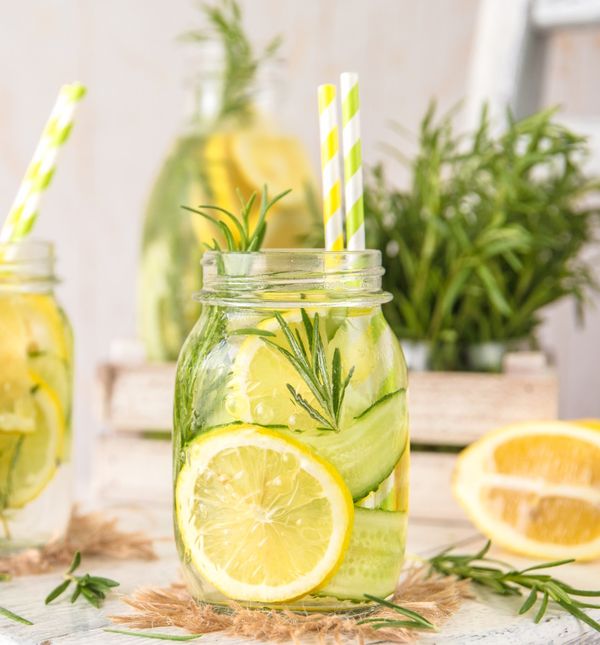 Kako biste izbjegli nepotreban unos šećera i zavoljeli vodu, dajte joj malo okusa