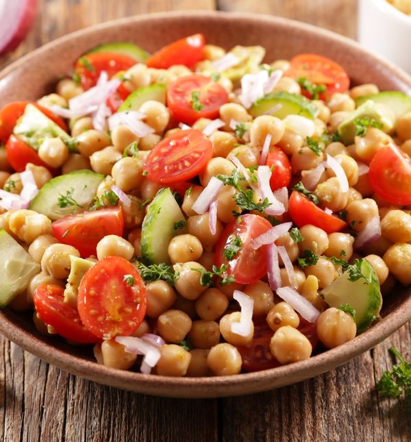 Salata od slanutka i avokada ukusna je i brzo gotova