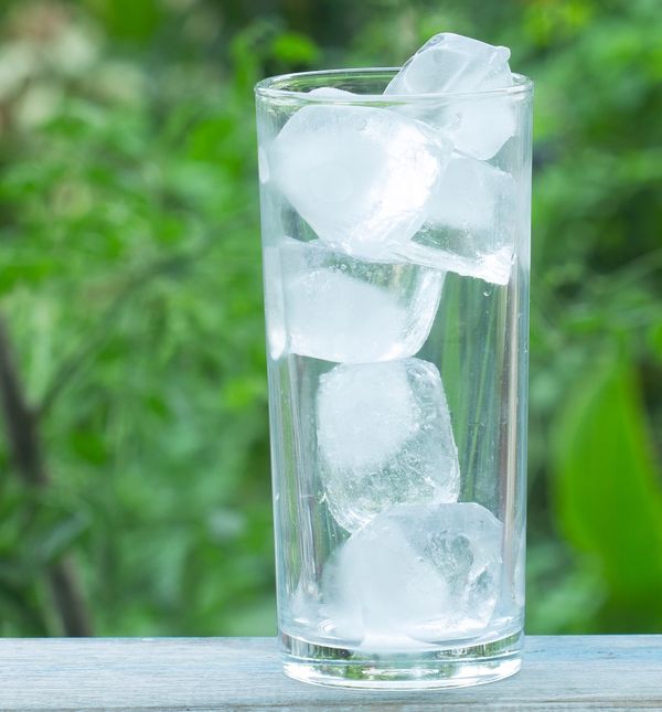 Kockica leda može rashladiti piće, ali i tijelo