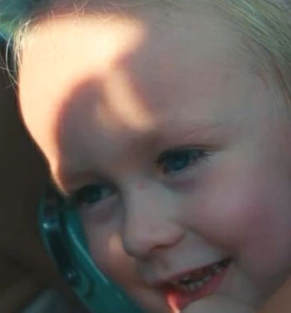 Maleni Bloom Tatarinov u helikopteru