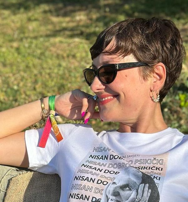 Irena Pecotić nosi majicu brenda Babini Savjeti s natpisom 'Nisan dobro psikički'