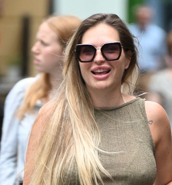 Trudnica iz Zagreba nosi rastezljivu haljinu maslinasto zelene boje