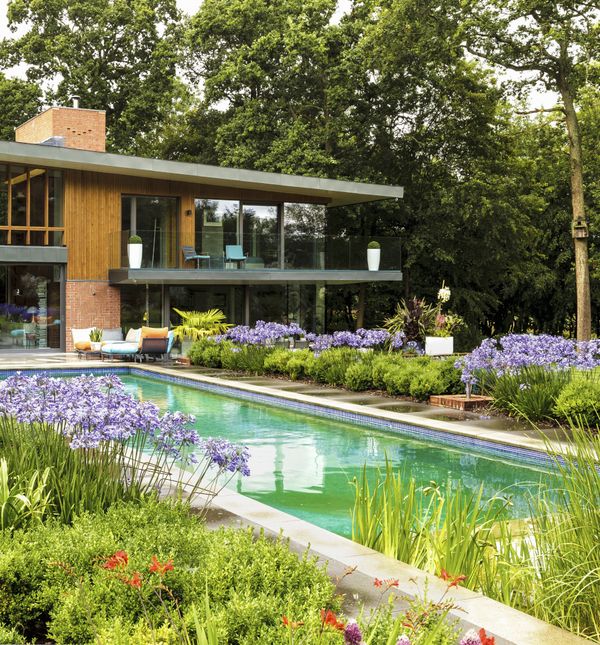 Moderna kuća koja izgleda famozno i iznutra i izvana