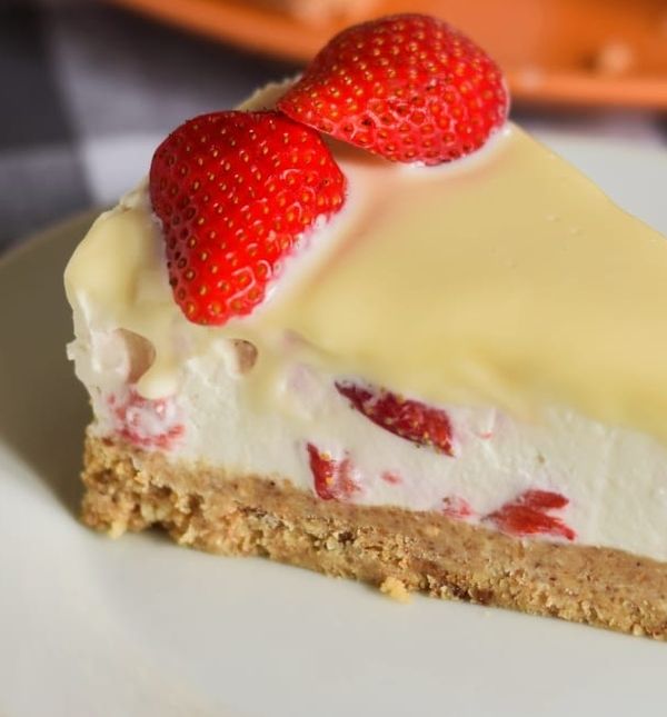 Cheesecake s jagodama i bijelom čokoladom