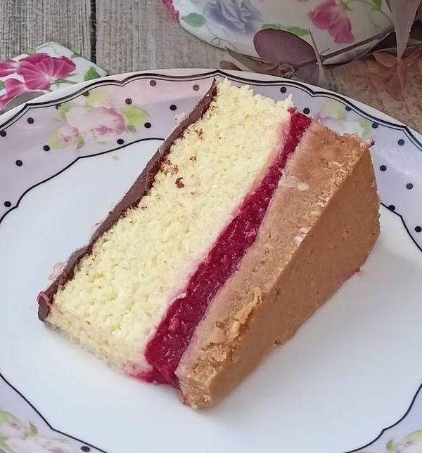 Torta od kokosa i malina