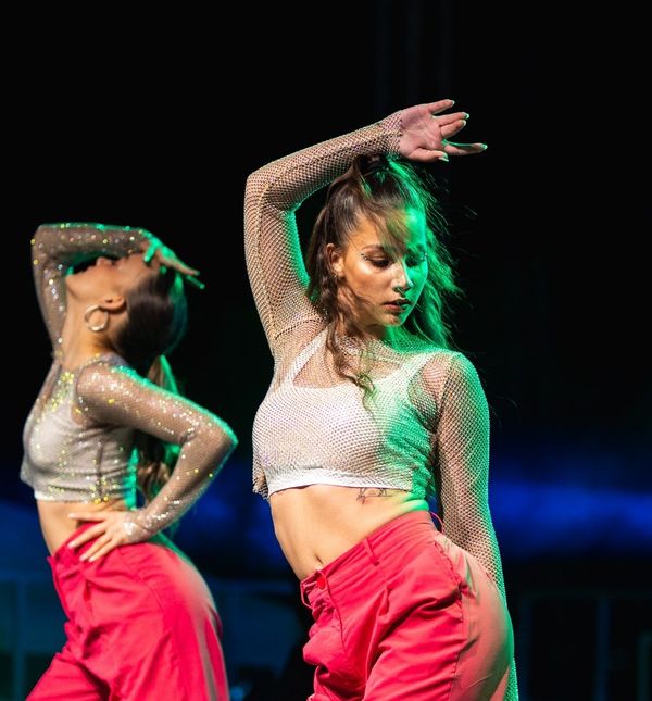 Vrući ritmovi i kostimi u tri čina: Latinospektakl koji će vas rasplesati dolazi na Lošinj