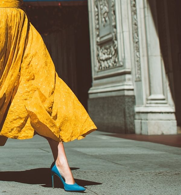 Svečana kombinacija s plavom i žutom bojom