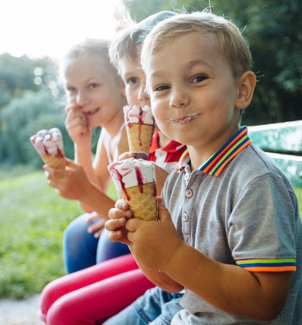 Ti mali ljetni trenuci, bilo na moru ili kod kuće, stvaraju temelje obiteljskih odnosa