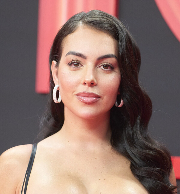 Georgina Rodriguez pokazala je minimalističko izdanje u crnom bikiniju