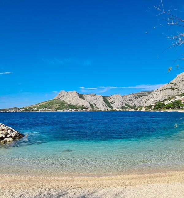 Plaža Brzet, Omiš