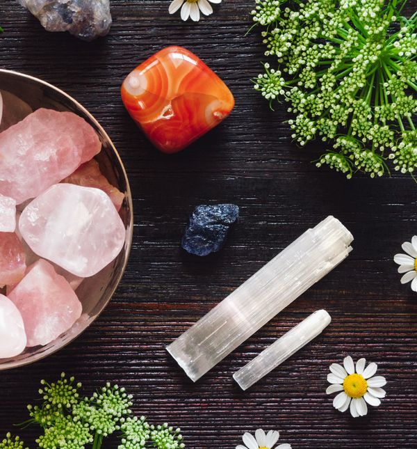 Karneol, iolit, ružičasti kvarc i selenit kamenje je horoskopskog znaka bika koji više od svega voli - hranu