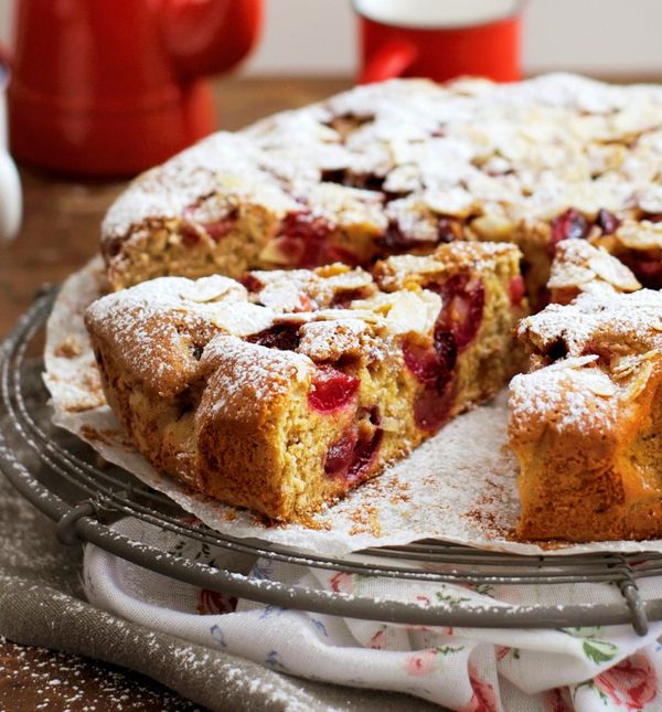 Napravite jednostavan biskvit s trešnjama koji uvijek uspijeva