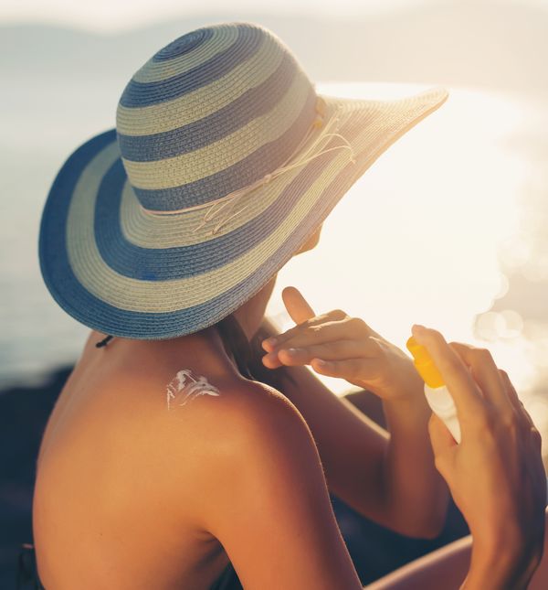 Uz kremu sa zaštitnim faktorom, šešir je uvijek dobra zaštita