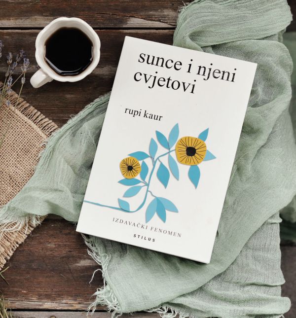Naslovnica knjige Sunce i njeni cvjetovi
