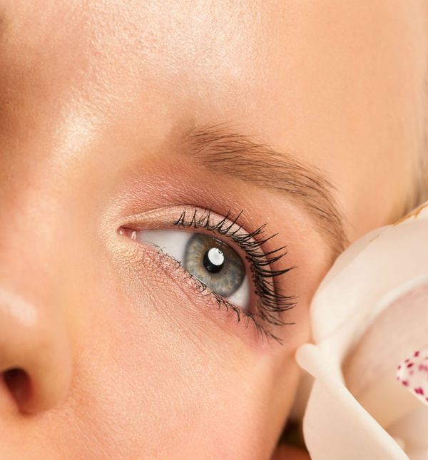 Područje očiju bez podočnjaka i sitnih bora želja je mnogih žena