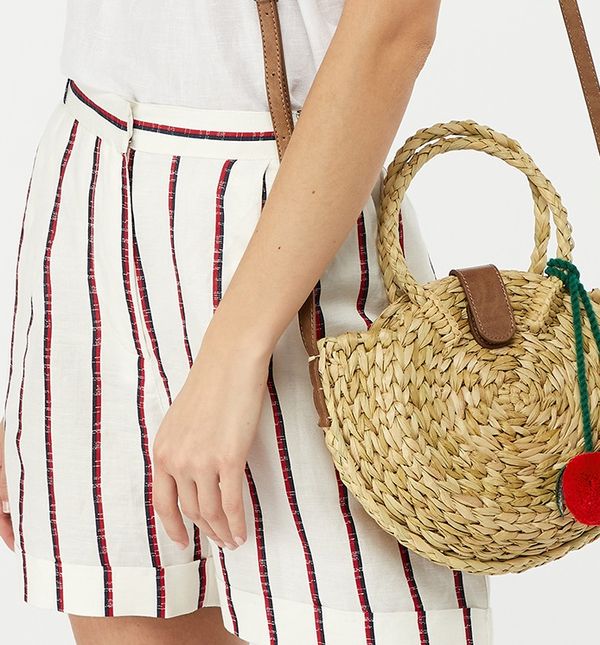 Torbica s ukrasom u obliku trešnjica