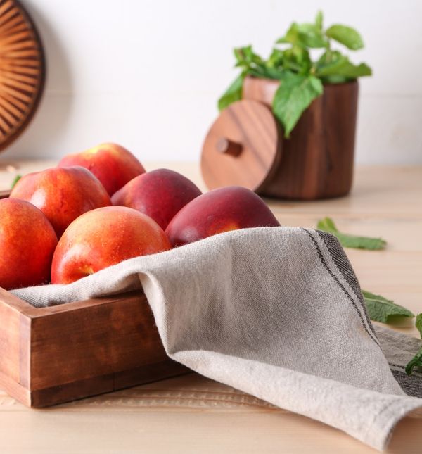 Spojevi iz breskve poboljšavaju sposobnost kože da duže zadrži vlagu, a samim time koža je zategnutija