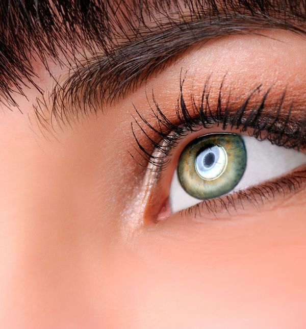 Sjenilo za oči u svjetlucavim ljetnim nijansama