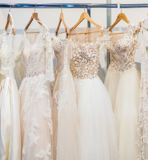 I kupnja i najam vjenčanice imaju svoje prednosti i mane