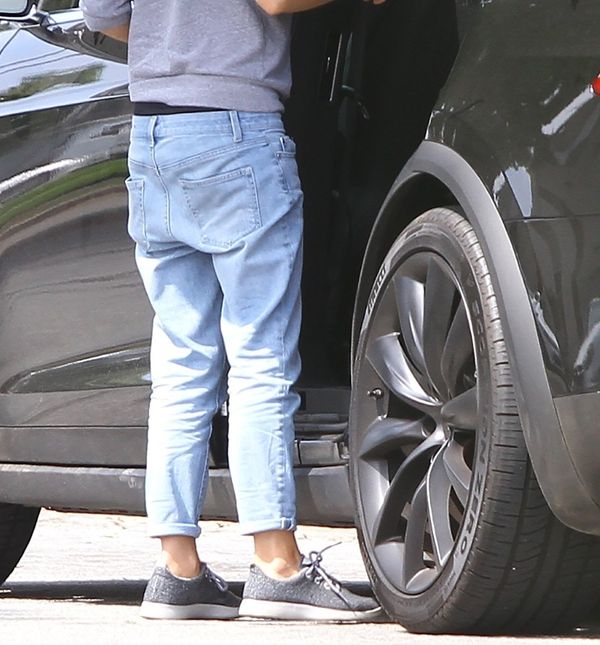 Mila Kunis u jako šlampavim trapericama