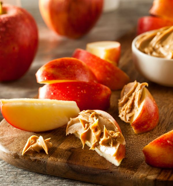 Jabuke i maslac od kikirikija odlična su kombinacija