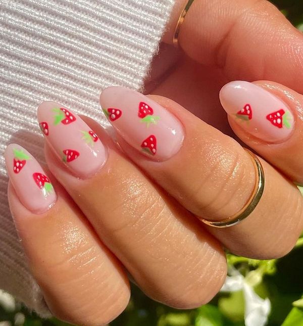 Ljetna manikura s motivom jagode zaludjela je društvene mreže