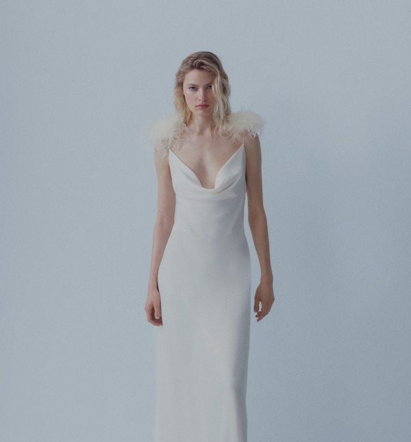 Cijena haljine je 240 eura, a dolazi u veličinama od XS do L